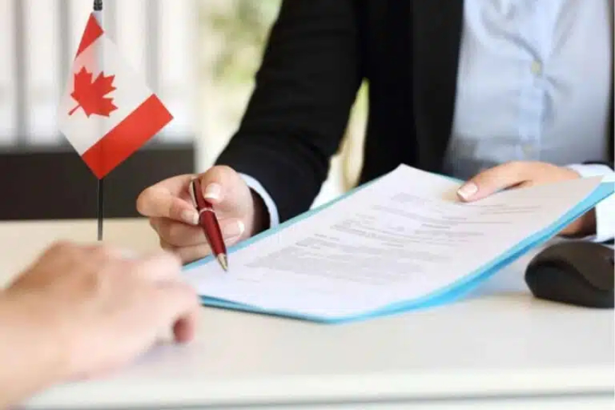 وظيفة في كندا عن بعد لمن يتق التصمبم براتب عالي 5000 دولار شهريا